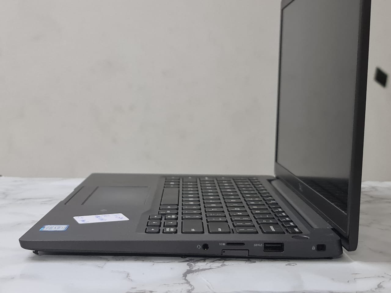 Dell Latitude 7400 Intel Core I5-8265U 8GB Ram 256GB SSD Intel UHD Graphics 620 14″ Inch FHD - 4