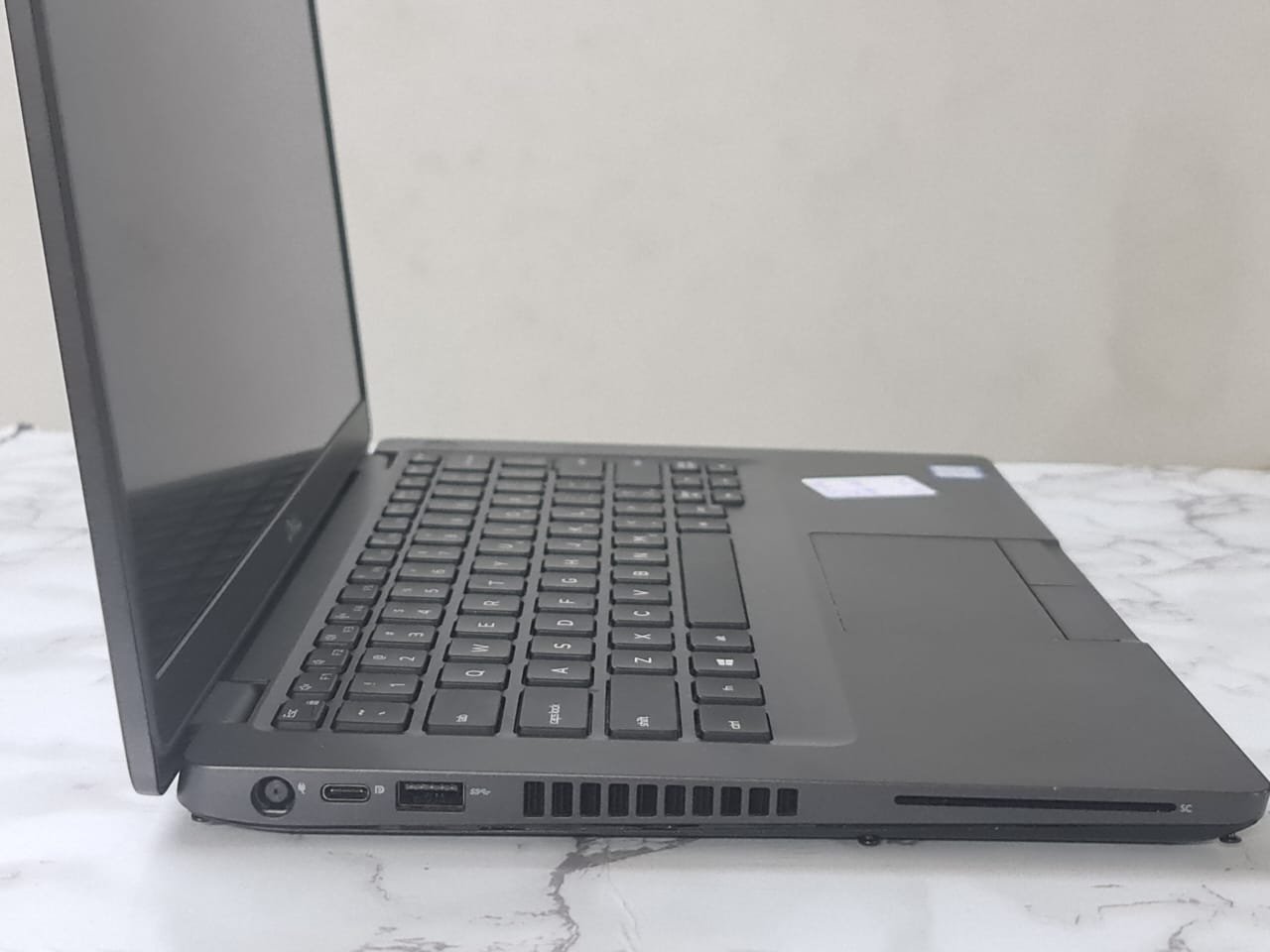 Dell Latitude 5400 Intel Core I5-8365U 8GB Ram 256GB SSD Intel UHD Graphics 620 14″ Inch FHD (للتجار)