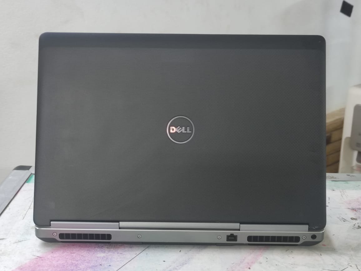 Dell Precision 7720 بكارت فيجا انفيديا 6 جيجا فعلي – عملاق اجهزة الورك استيشن بكارت فيجا انفيديا 6 جيجا فعلي – وحش الالعاب ( بيس 21 – فيفا 21 ) وبرامج ادوبي (كارت فيجا وحش nvidea p3000)