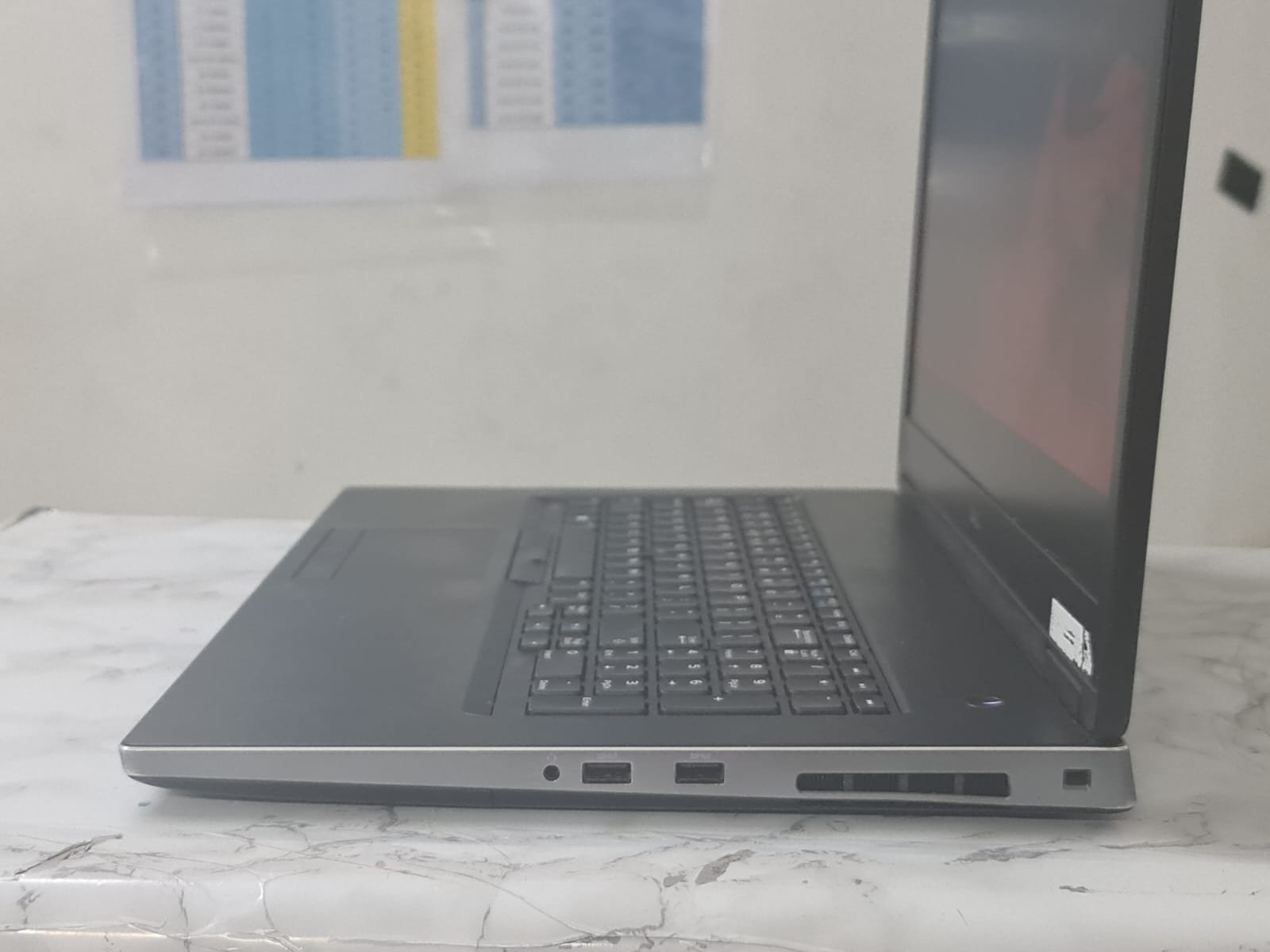 Dell precision 7730 i7 8th  ,16,512, vga 6gb