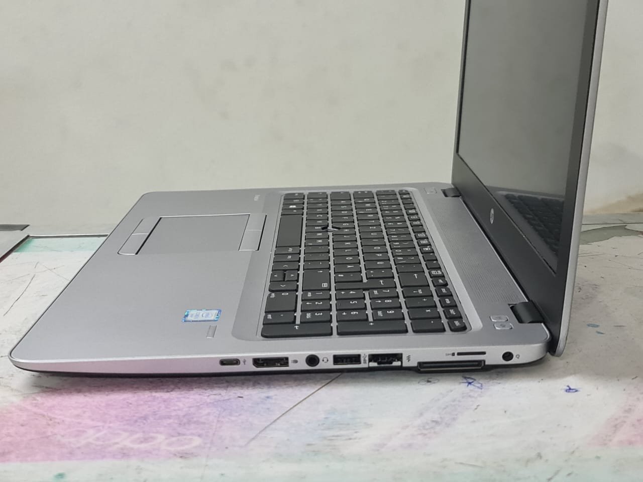جيل سادس HP ELITEBOOK 850 G3 بحالة الزيرو وبشاشة 15.6 (هارد 128 + هارد 500 جيجا) رام 8 جيجا DDR4 - 13